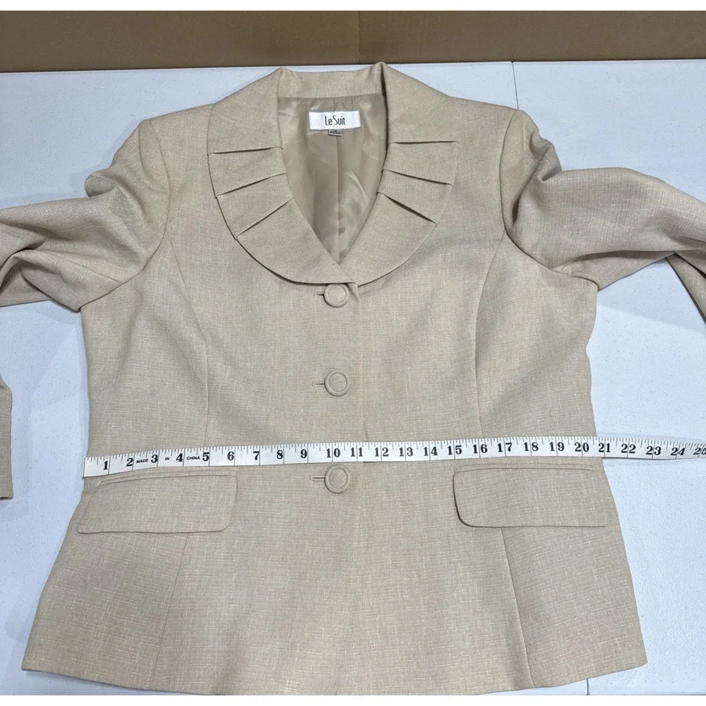 Le Suit Women's Blazer Jacket Pleated Colar Three Button Size 18 Beige Classic - Picture 7 of 10
